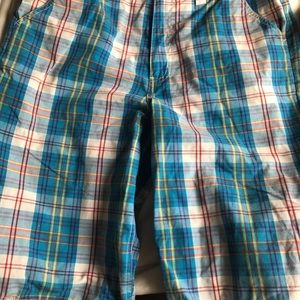 Men’s plaid shorts